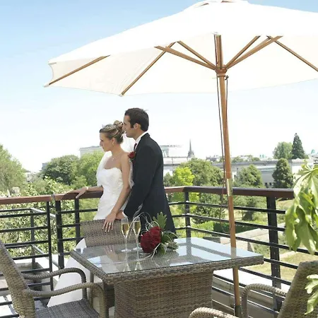 מלון Doubletree By Hilton