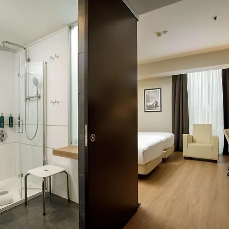 Doubletree By Hilton מלון