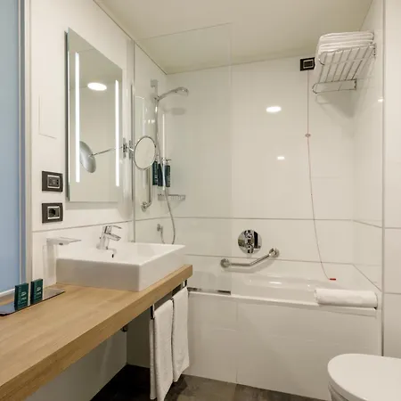 מלון Doubletree By Hilton 4*