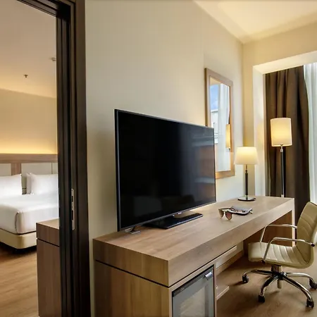 Doubletree By Hilton מלון